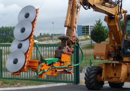 Сменные дисковые кусторезы FERRI на экскаватор