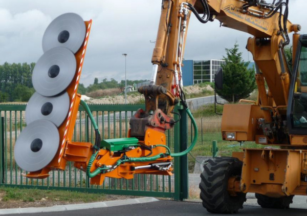 Сменные дисковые кусторезы FERRI на экскаватор